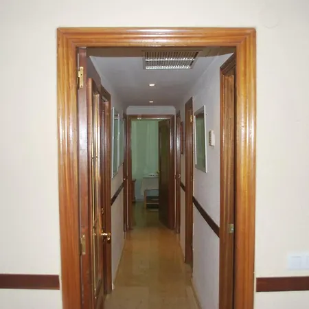 Piscina Y Parking Incluidos, Amplio Piso En Av. Manolete Apartamento *