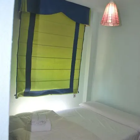 Piscina Y Parking Incluidos, Amplio Piso En Av. Manolete * Córdoba
