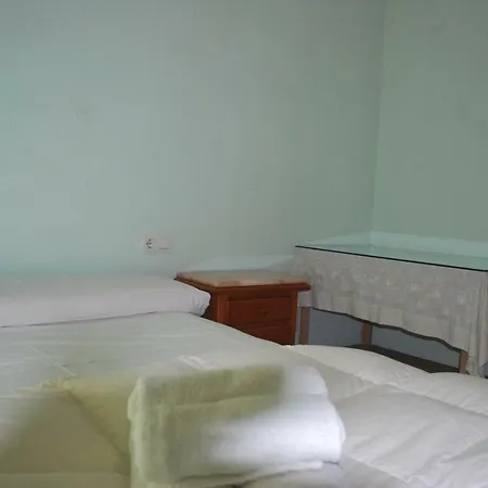 Piscina Y Parking Incluidos, Amplio Piso En Av. Manolete Córdoba