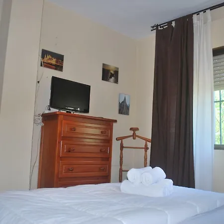 Piscina Y Parking Incluidos, Amplio Piso En Av. Manolete