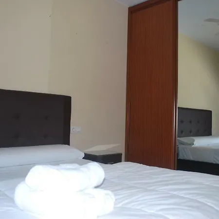 Piscina Y Parking Incluidos, Amplio Piso En Av. Manolete *
