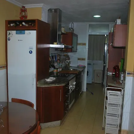 Piscina Y Parking Incluidos, Amplio Piso En Av. Manolete *