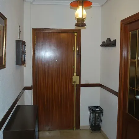 Piscina Y Parking Incluidos, Amplio Piso En Av. Manolete * Córdoba