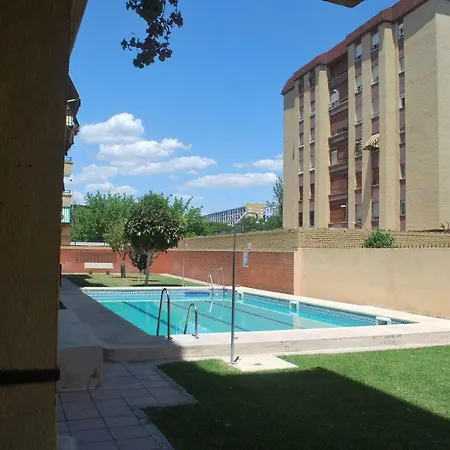 Apartamento Piscina Y Parking Incluidos, Amplio Piso En Av. Manolete Córdoba