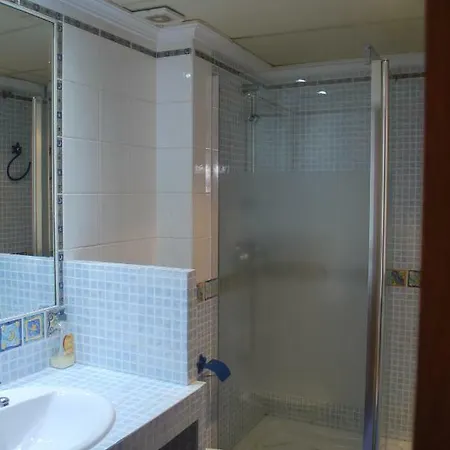 Piscina Y Parking Incluidos, Amplio Piso En Av. Manolete