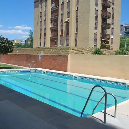 Apartamento Piscina Y Parking Incluidos, Amplio Piso En Av. Manolete Córdoba